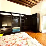 Vintage Flat, Centro Storico, דירה *